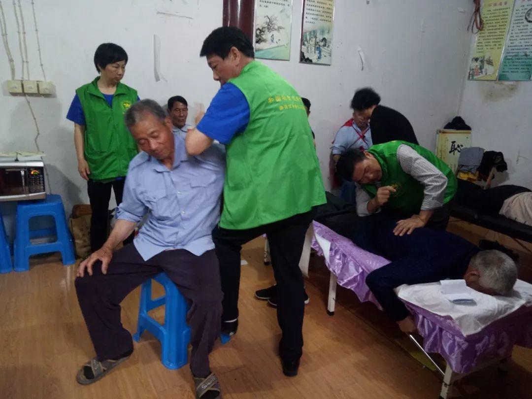 4月份,和谐.原始点志愿者进农村、进社区服务近千人次 4月份,和谐.原始点志愿者进农村、进社区服务近千人次