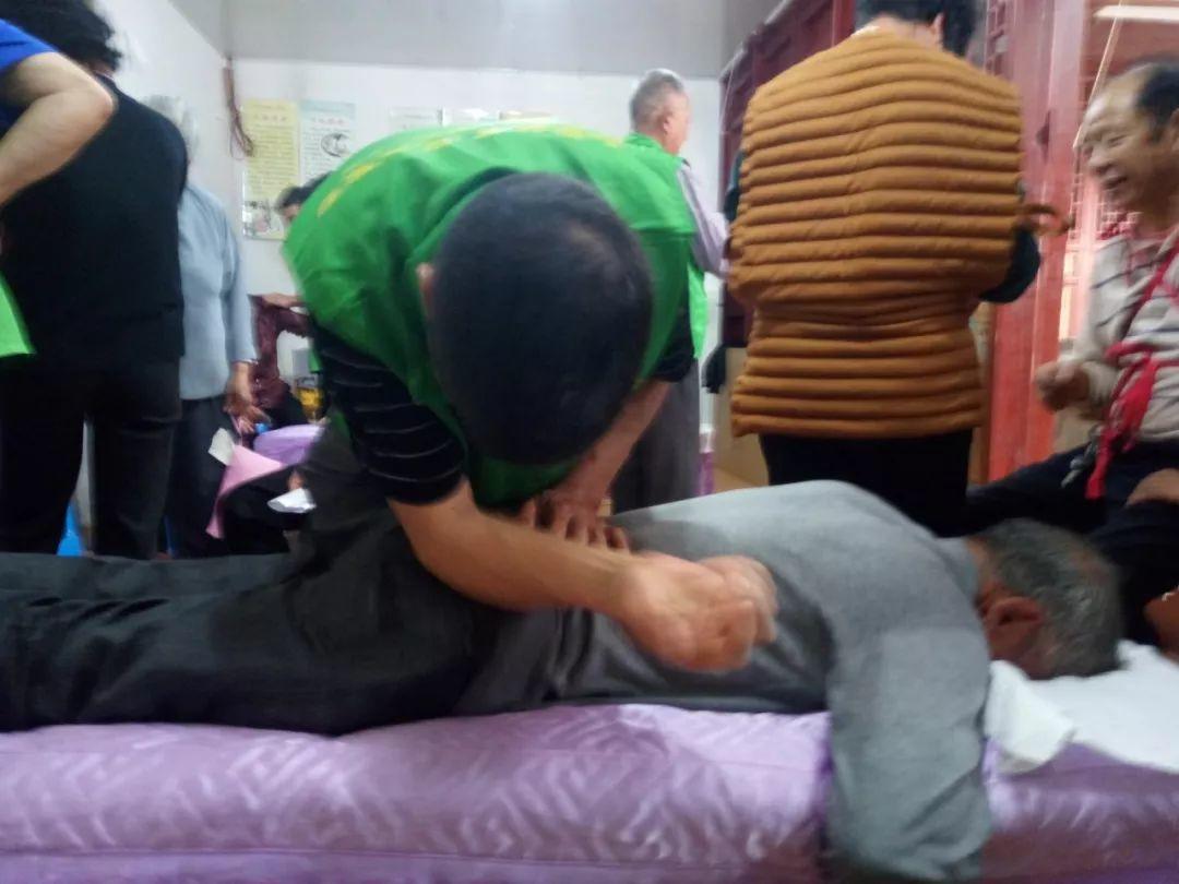 4月份,和谐.原始点志愿者进农村、进社区服务近千人次 4月份,和谐.原始点志愿者进农村、进社区服务近千人次