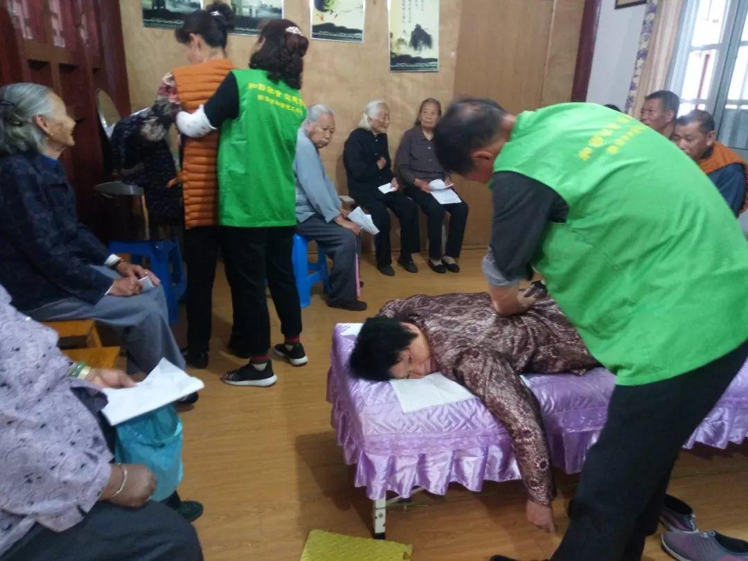 4月份,和谐.原始点志愿者进农村、进社区服务近千人次 4月份,和谐.原始点志愿者进农村、进社区服务近千人次