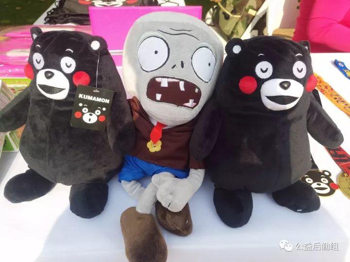 原始点推广进军上海金融中心陆家嘴，义工们为上海最优质金领解症、宣讲。