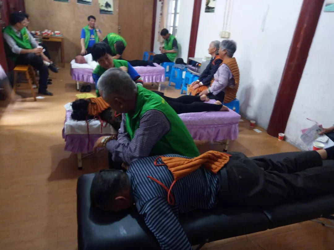 4月份,和谐.原始点志愿者进农村、进社区服务近千人次 4月份,和谐.原始点志愿者进农村、进社区服务近千人次