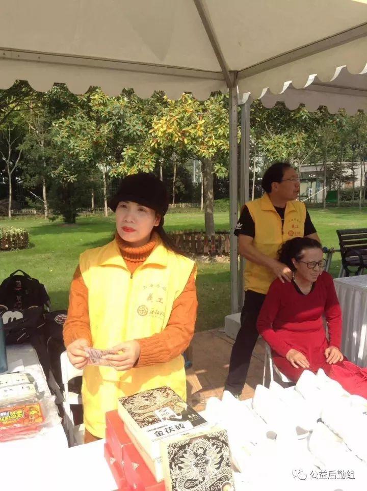 原始点推广进军上海金融中心陆家嘴，义工们为上海最优质金领解症、宣讲。