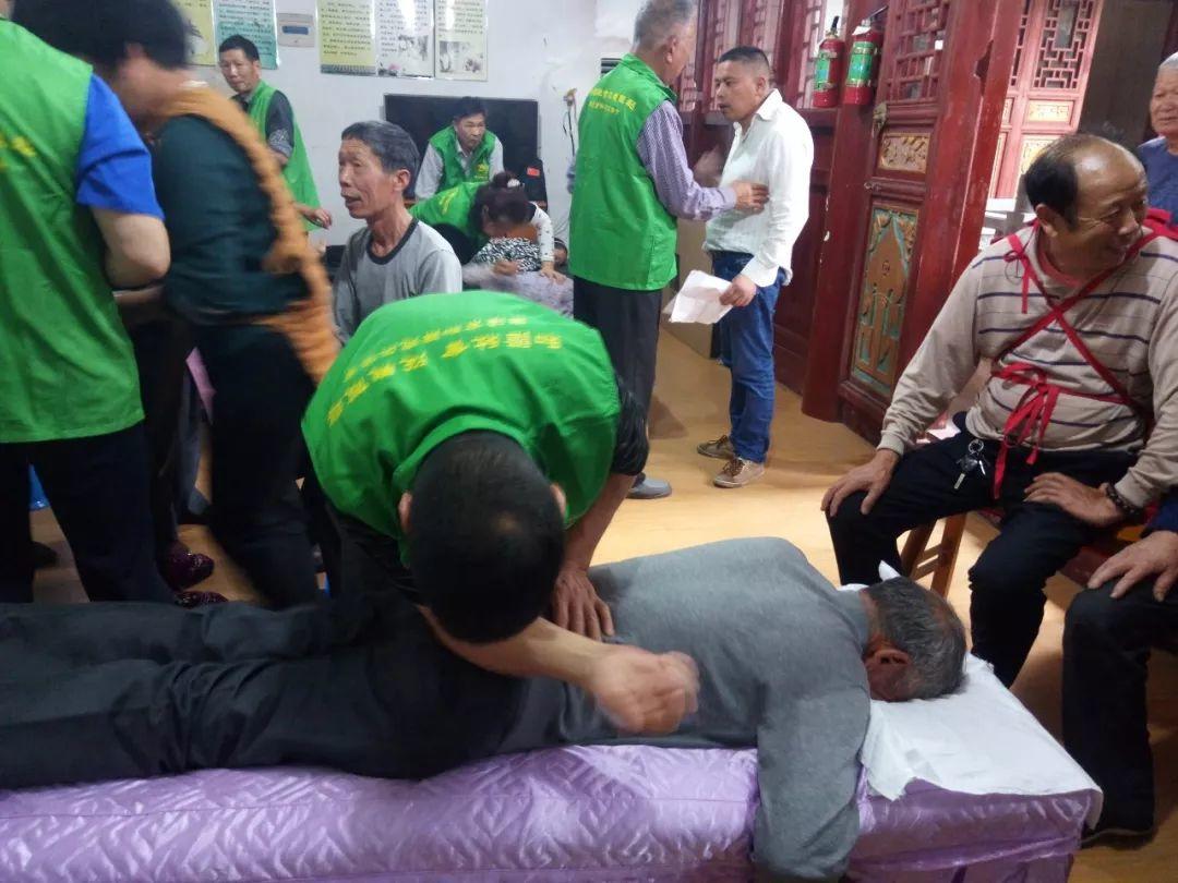 4月份,和谐.原始点志愿者进农村、进社区服务近千人次 4月份,和谐.原始点志愿者进农村、进社区服务近千人次