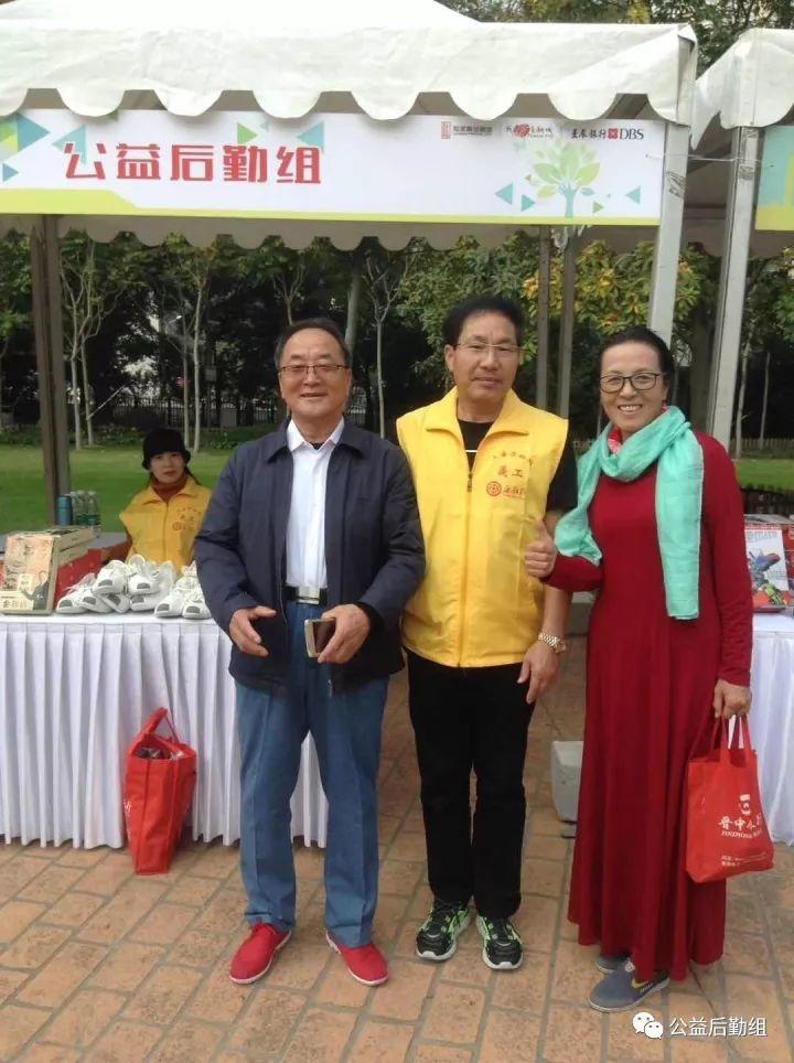 原始点推广进军上海金融中心陆家嘴，义工们为上海最优质金领解症、宣讲。