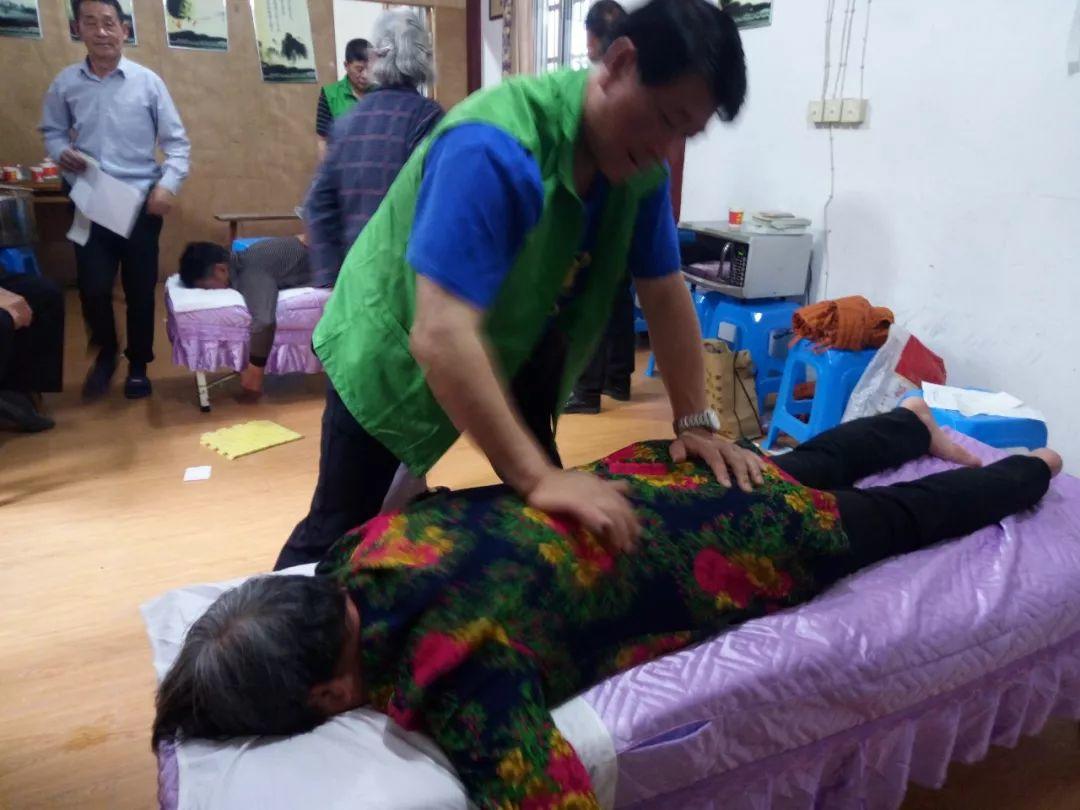 4月份,和谐.原始点志愿者进农村、进社区服务近千人次 4月份,和谐.原始点志愿者进农村、进社区服务近千人次