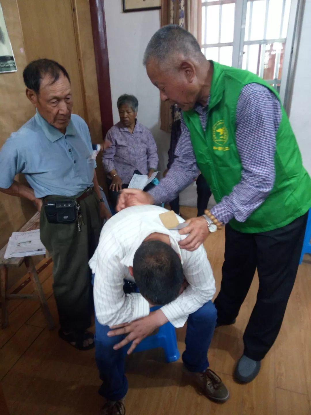 4月份,和谐.原始点志愿者进农村、进社区服务近千人次 4月份,和谐.原始点志愿者进农村、进社区服务近千人次