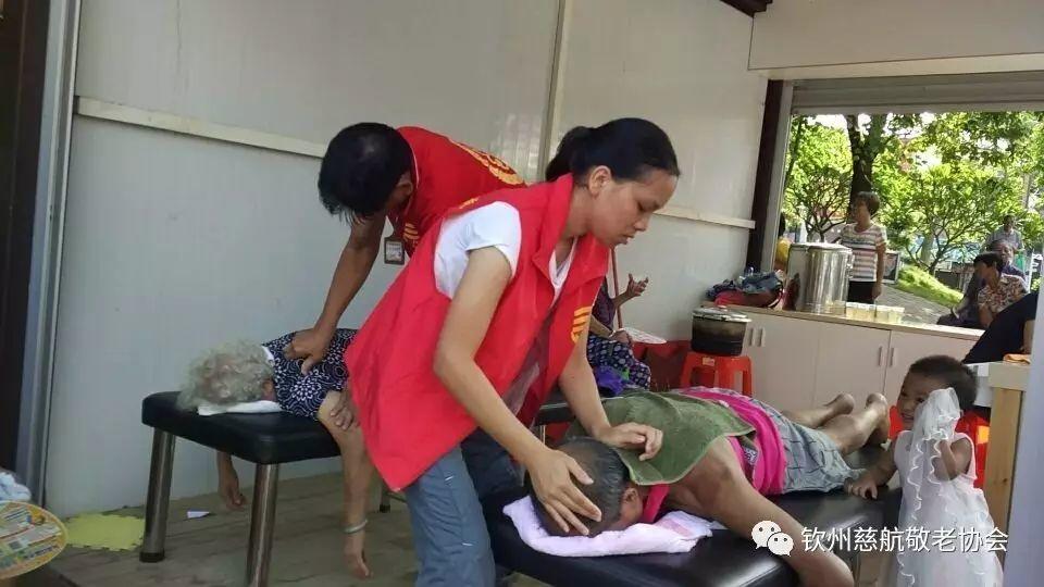 钦州市慈航敬老协会 中山公园志愿者服务中心原始点公益服务义工风采