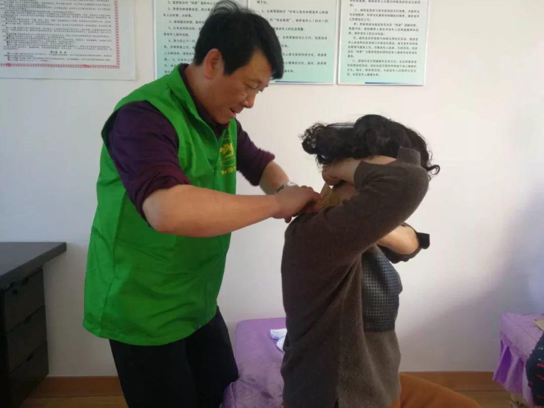 4月份,和谐.原始点志愿者进农村、进社区服务近千人次 4月份,和谐.原始点志愿者进农村、进社区服务近千人次