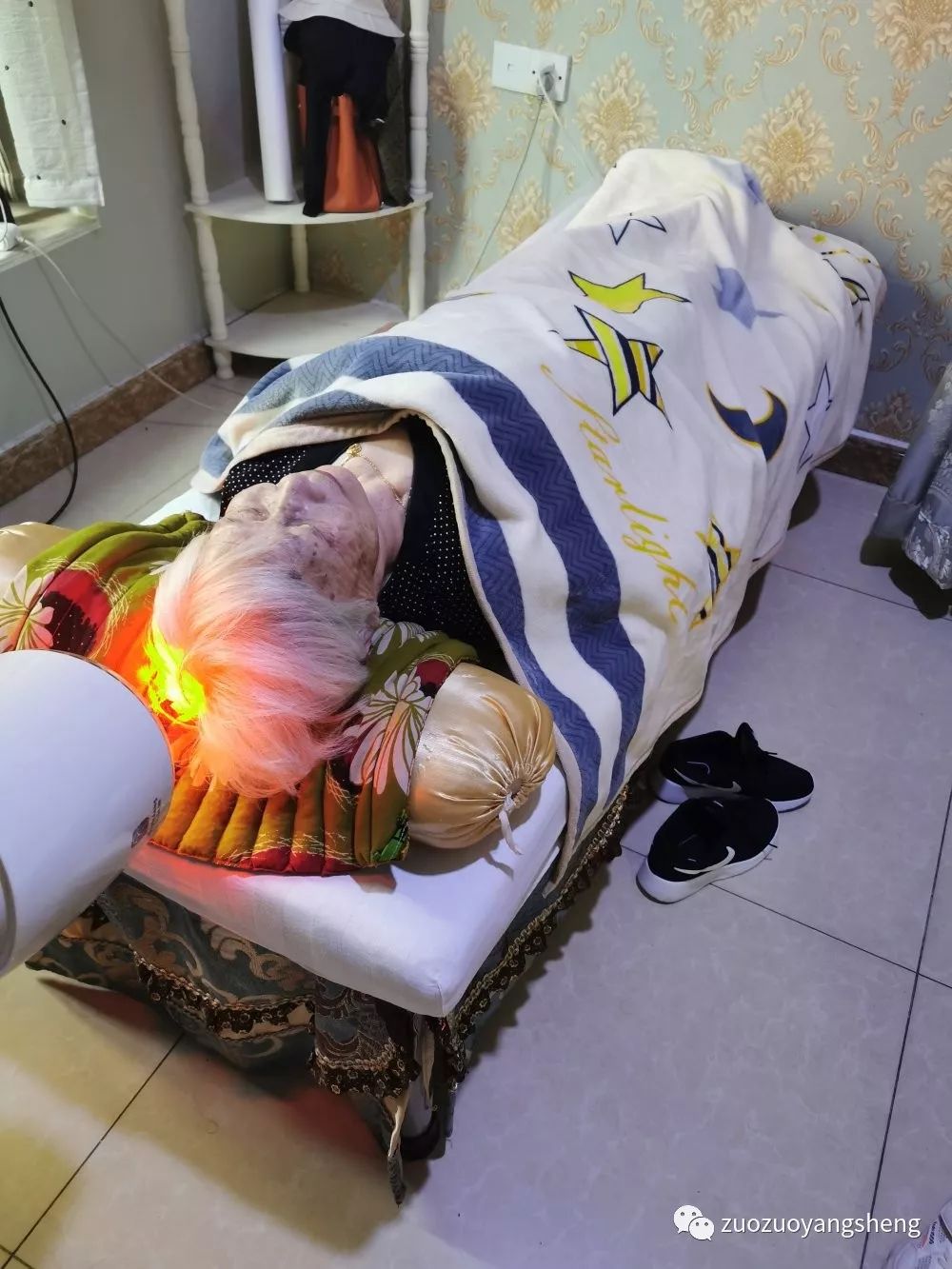 微问答143期：头部长了一个疮，里面是软的、有水，原始点要怎么处理？