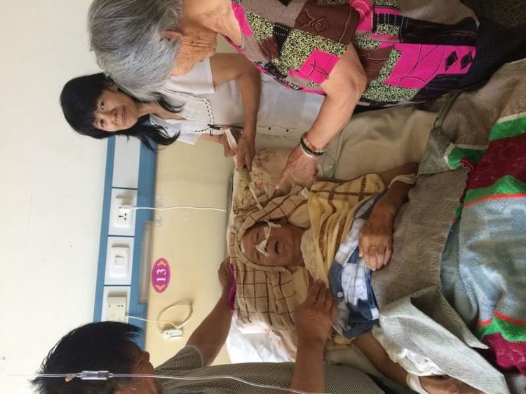 82岁老人车祸康复案例-硬膜撕裂伤、硬膜下水肿，双侧胸腔积液，坠积性肺炎，耻骨联合骨折，全身多处血肿、软组织损伤，低蛋白及贫血。