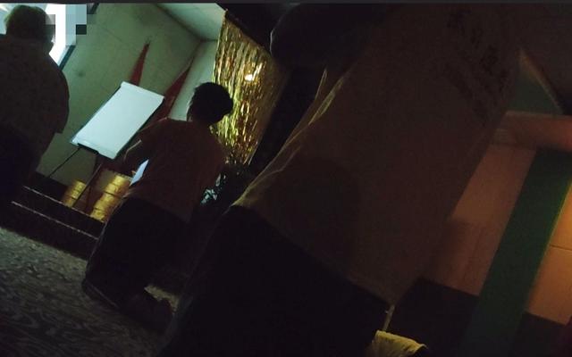 卧底武汉“原始点”:让病人跪地忏悔,兜售姜粉宣称能治百病 卧底武汉“原始点”:让病人跪地忏悔,兜售姜粉宣称能治百病