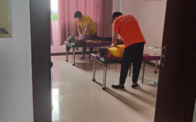 卧底武汉“原始点”:让病人跪地忏悔,兜售姜粉宣称能治百病 卧底武汉“原始点”:让病人跪地忏悔,兜售姜粉宣称能治百病