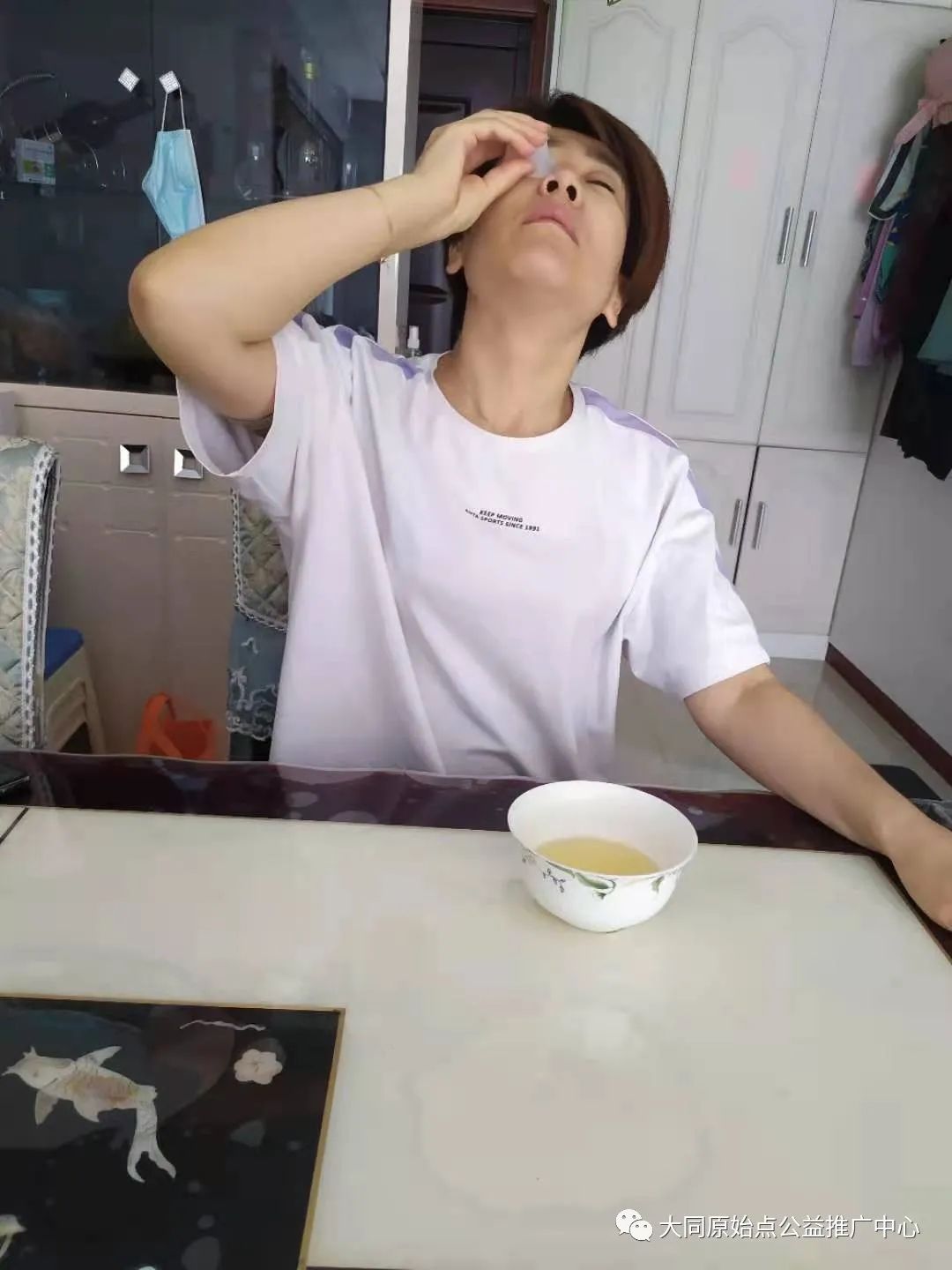 化学洗衣液灼伤眼睛、眼角膜脱落恢复案例 化学洗衣液灼伤眼睛、眼角膜脱落恢复案例