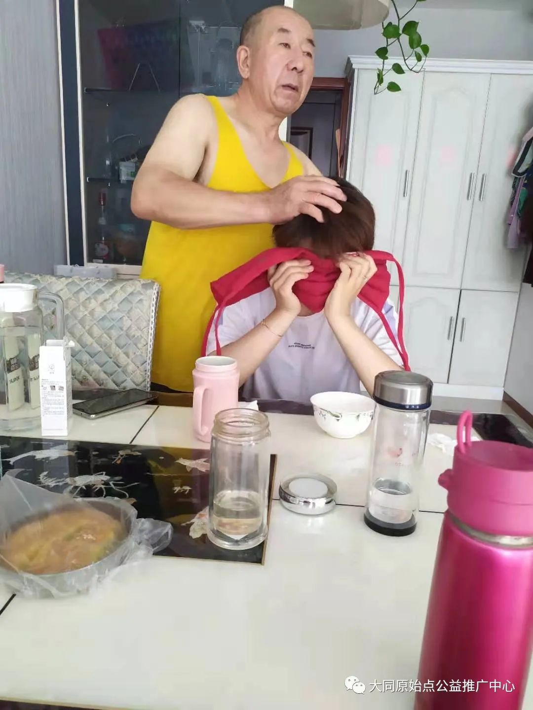 化学洗衣液灼伤眼睛、眼角膜脱落恢复案例 化学洗衣液灼伤眼睛、眼角膜脱落恢复案例