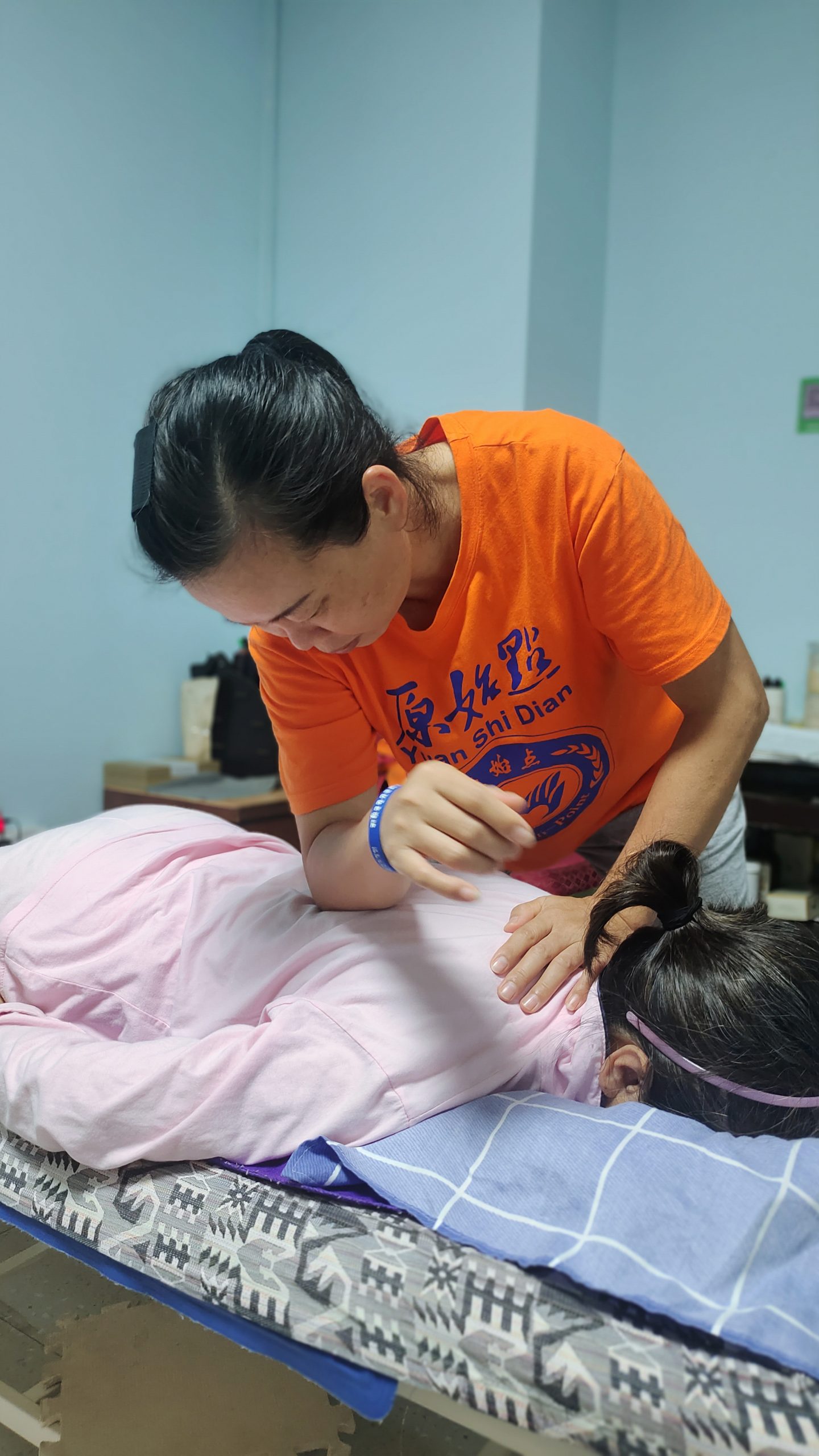 反复发烧，头痛，呕吐，腹泻，胃痛-原始点全球同学网