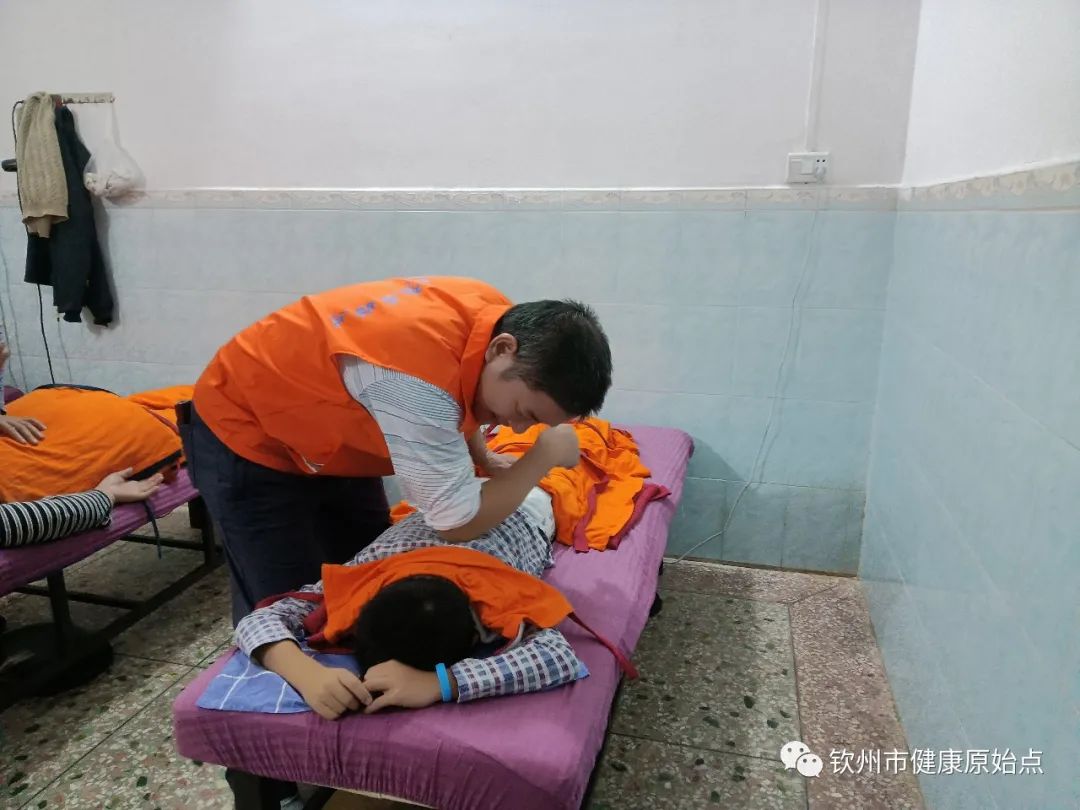 荨麻疹、发烧、肚子痛、手脱皮、手肿案例 荨麻疹、发烧、肚子痛、手脱皮、手肿案例