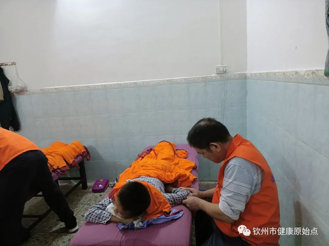 荨麻疹、发烧、肚子痛、手脱皮、手肿案例 荨麻疹、发烧、肚子痛、手脱皮、手肿案例