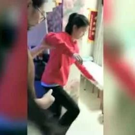 案例分享:小孩突然扭到脚,无法下地行走调理案例-原始点全球同学网
